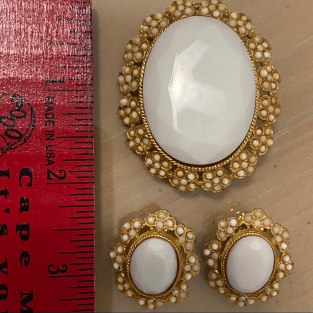 Lovely Vintage Set Brooch/ Pin & Clip Earrings - Picture 7 of 7